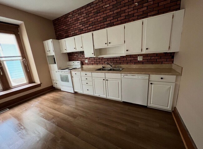 Building Photo - Spacious 5 Bedroom, 2 Bath available for the 2026 - 2027 school year