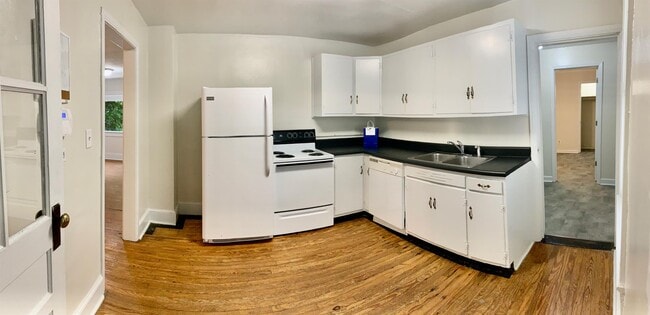 Building Photo - 290 Sunset Dr