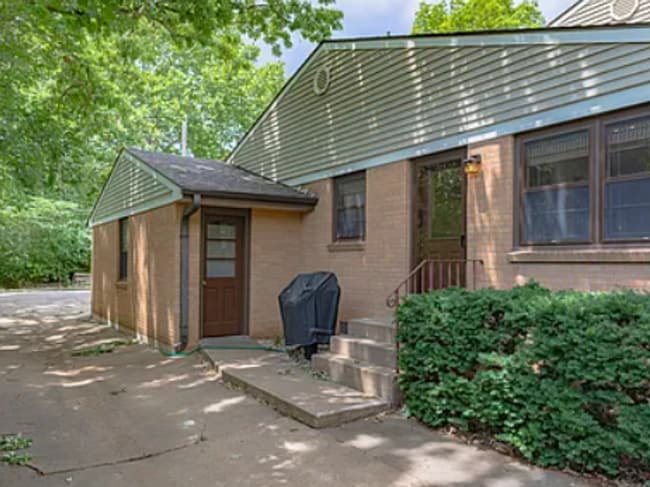 Building Photo - Beautiful 4 Bedroom / 3 Bath Home in the Heart of Manhattan, KS – Large Yard & Close to Campus