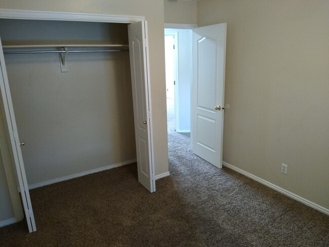 Building Photo - 334 S 400 E