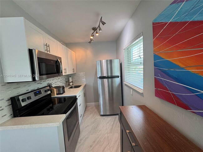 Building Photo - 508 Hendricks Isle