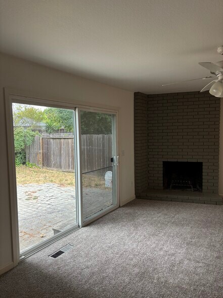 Building Photo - 4913 Sunshine Ave