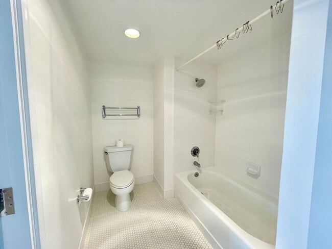 Building Photo - Panoramic City View 2Br/2BA Waterfront SF ...