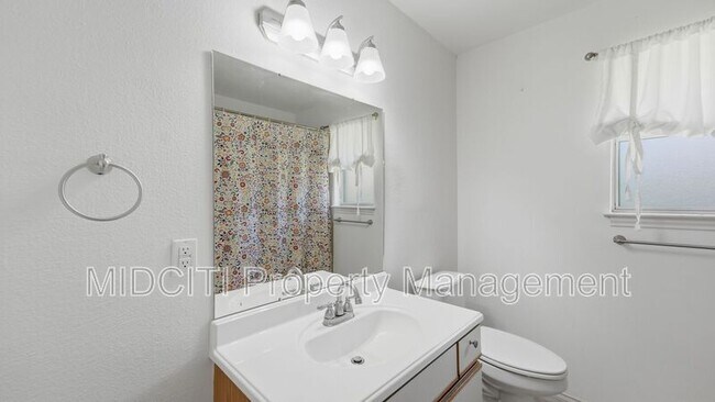 Building Photo - 1233 Hollyhock Ln