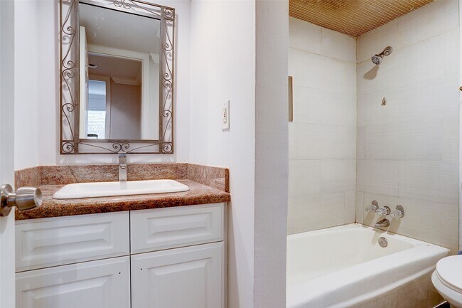 Building Photo - 3131 Cummins St