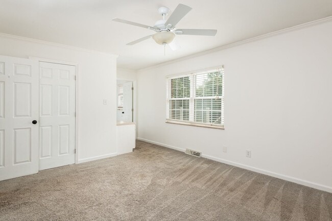 Building Photo - 11744 N Williamsburg Dr