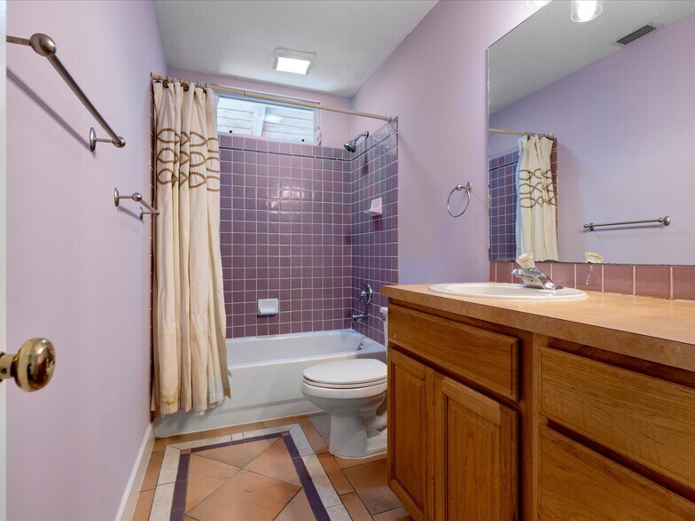 Guest bathroom - 145 18th Ave SE