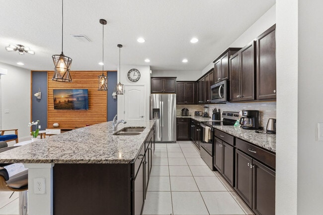 Building Photo - 2440 Dubai St