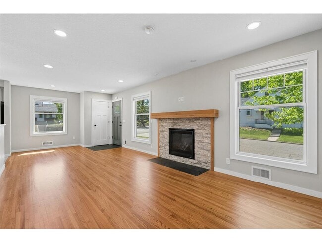 Building Photo - 3100 W 55th St