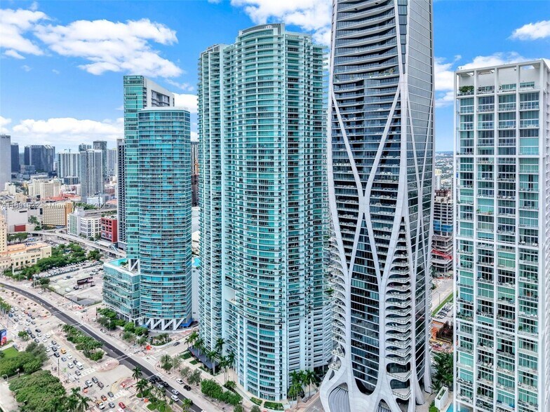 Building Photo - 900 Biscayne Blvd