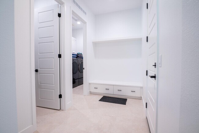 Building Photo - 57535 Cherrywood Pl