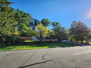 Building Photo - 24 Tennyson Dr