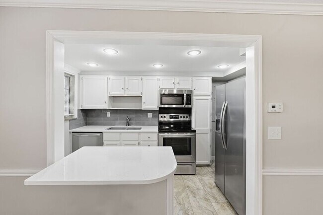 Building Photo - 1876 Northwest Blvd