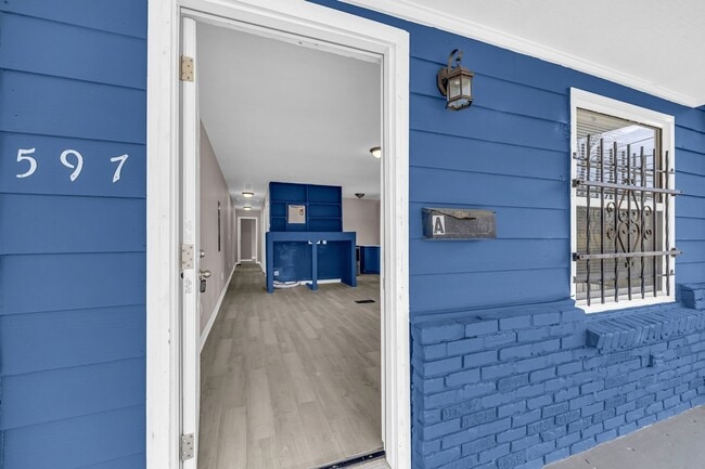 Building Photo - Charming 2BR Duplex in Atlanta