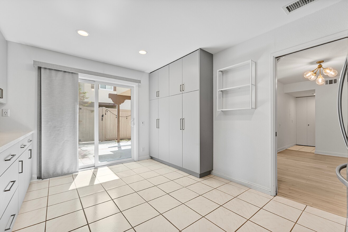 Building Photo - 10341 Canoga Ave