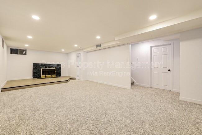 Building Photo - 287 Troy St