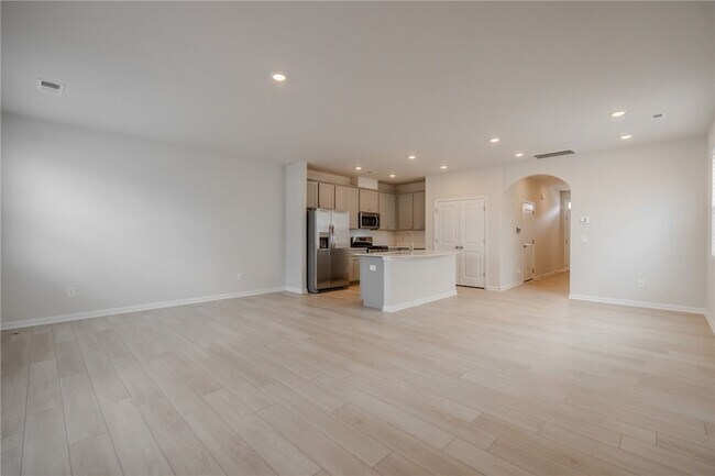 Building Photo - 14 Loebner Ln