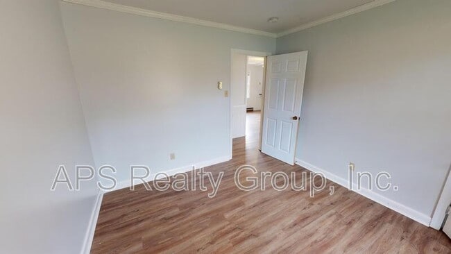 Building Photo - 108 Wilson St