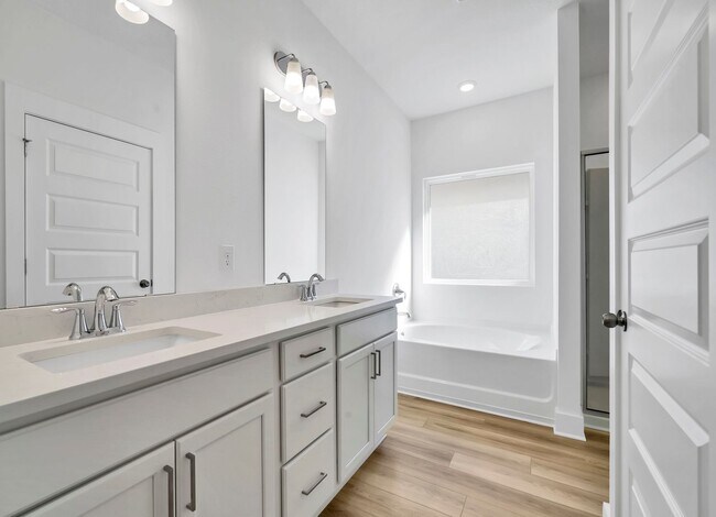 Building Photo - BRAND NEW!! 4bed/2bath Craftsman home