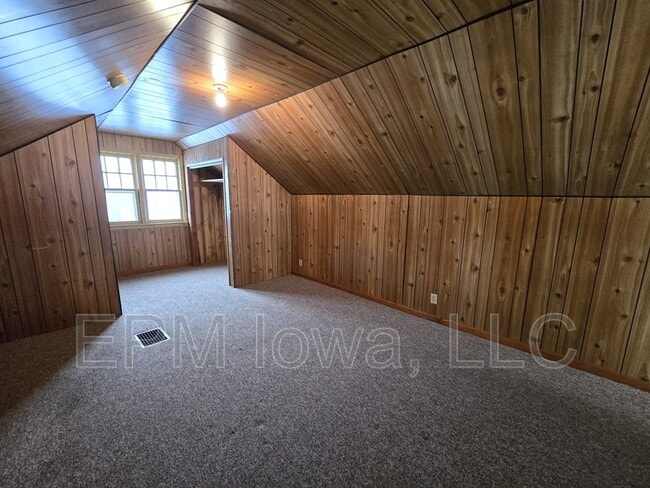 Building Photo - 401 Charles St