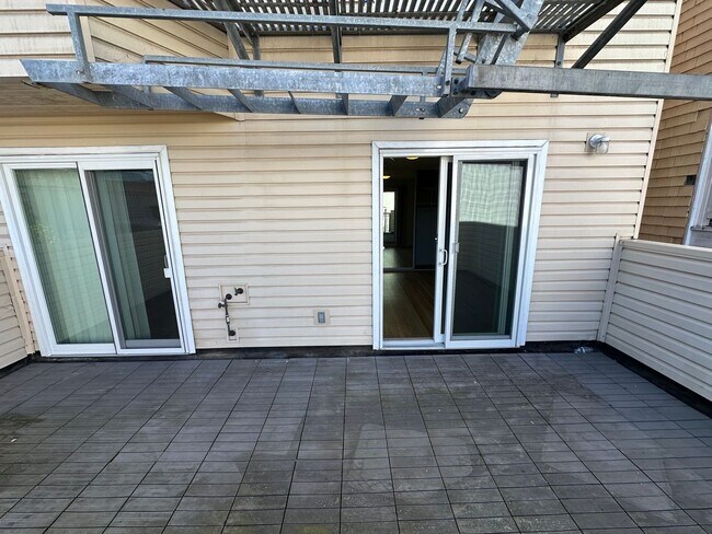 Building Photo - 1670 Kirkwood Ave