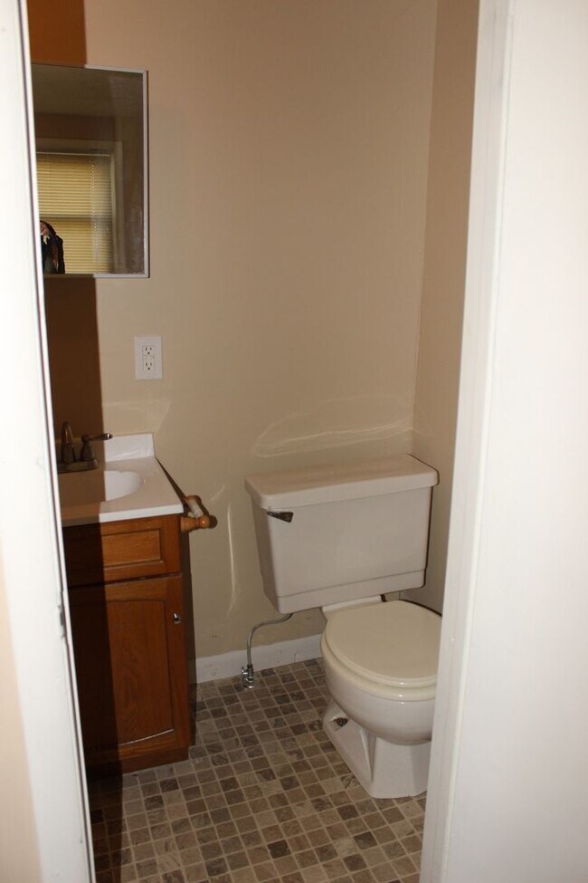 Building Photo - PRELEASING for AUGUST! Walk to Ball State! Spacious 4BR with Fenced Yard & Garage