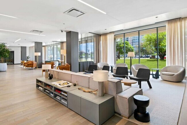 Building Photo - 0 bedroom in Chicago IL 60612