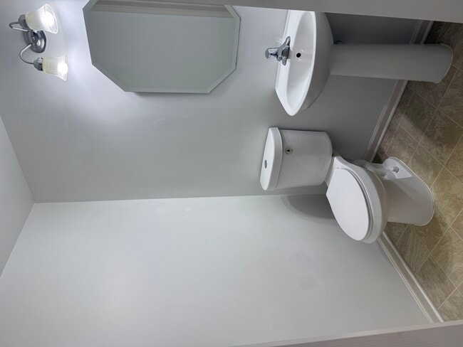 Building Photo - 111 W Chatham Ln