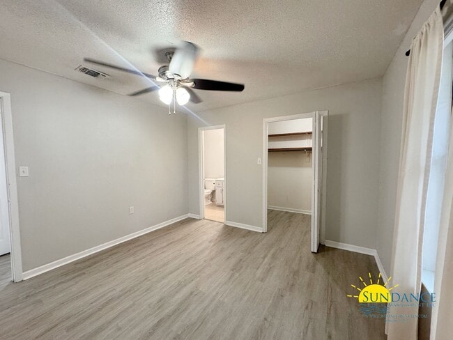 Building Photo - Charming 2-Bedroom Home with Bonus Room in Mary Esther!
