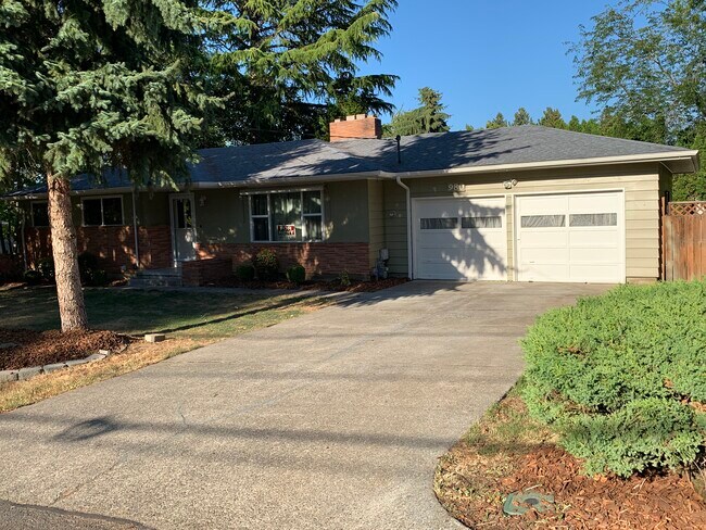 Building Photo - 980 NW Wallula Ave