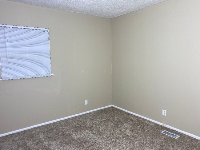 Building Photo - 2446 Quail Dr