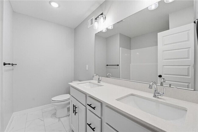 Building Photo - 707 Glenn Cir