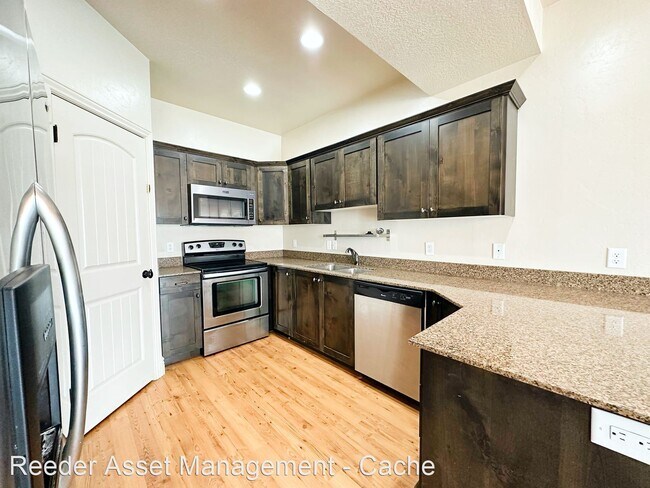 Building Photo - 3 br, 2.5 bath House - 141 East 620 South