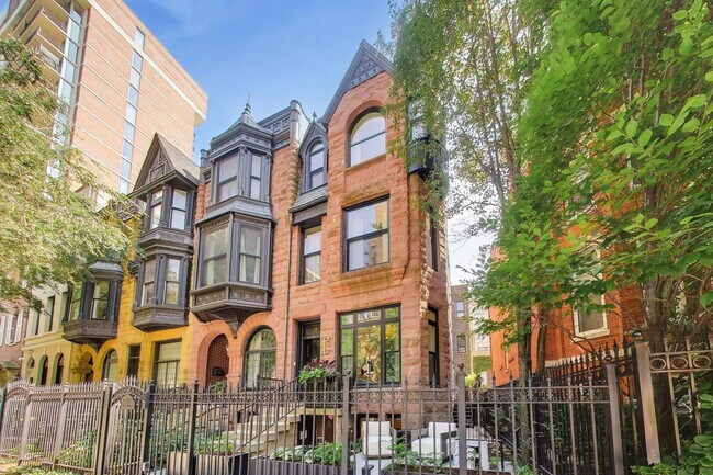 Building Photo - 45 E Division St