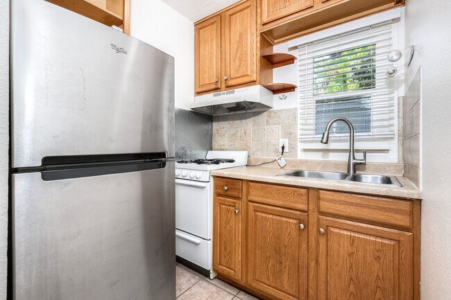 Building Photo - 2744 Treat St