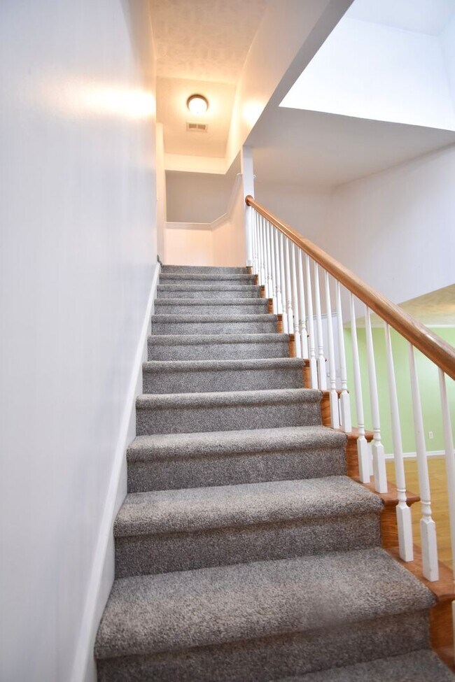 Building Photo - Coming Soon! 3 Bed 2 Bath with a Bonus Roo...