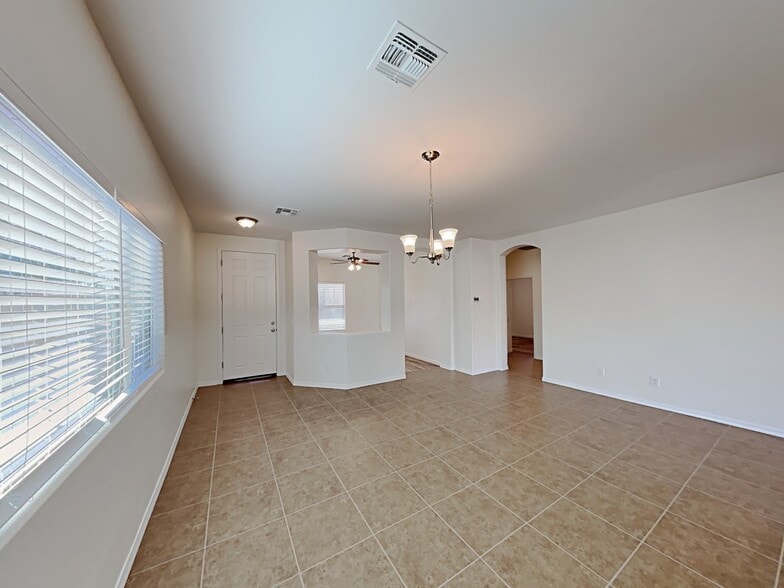 Building Photo - 868 Basswood Ave