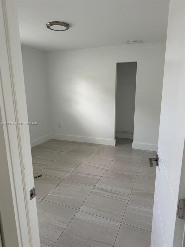 Building Photo - 465 NW 119th Ave