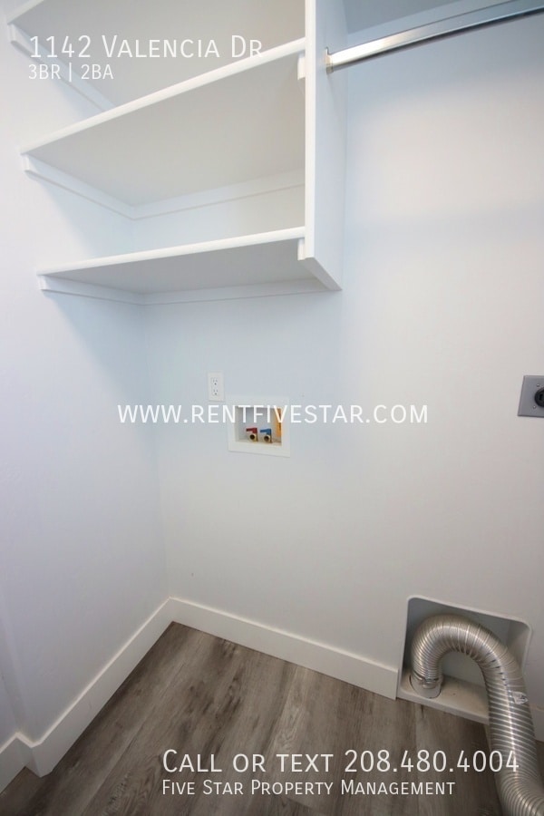 Building Photo - 1142 Valencia Dr