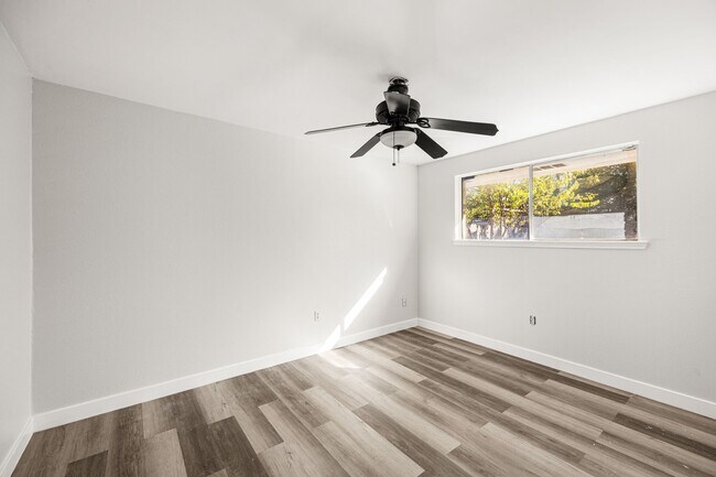 Building Photo - 19411 Long Lake Dr