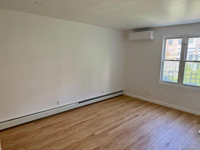 Building Photo - 175 Monroe St