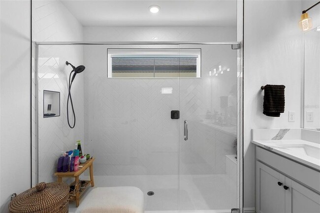 Building Photo - 4911 Shady Pnes Dr
