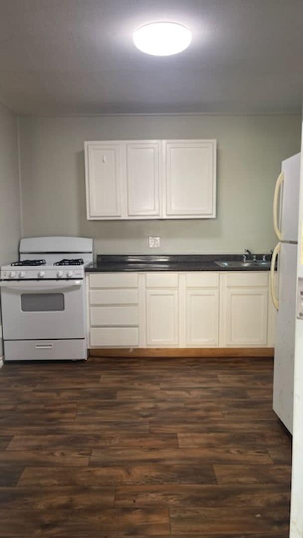 Building Photo - 2 bedroom home available- NO HUD!