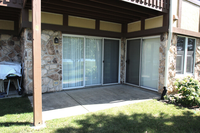 Building Photo - 1218 N Streamwood Ln