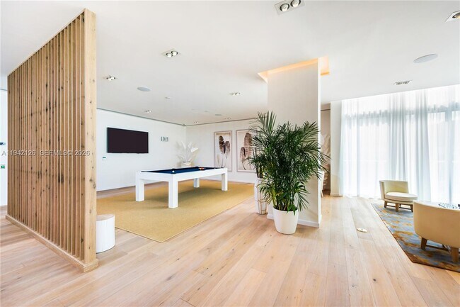 Building Photo - 401 N Birch Rd