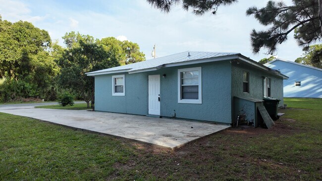 Building Photo - 1605 N 42nd St