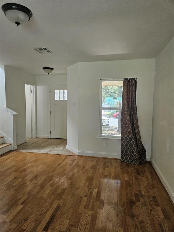 Building Photo - 13400 Coomes Dr