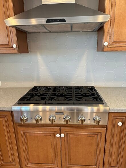 Building Photo - 10136 Hollow Glen Cir