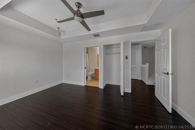 Building Photo - 2725 NE 8th Ave