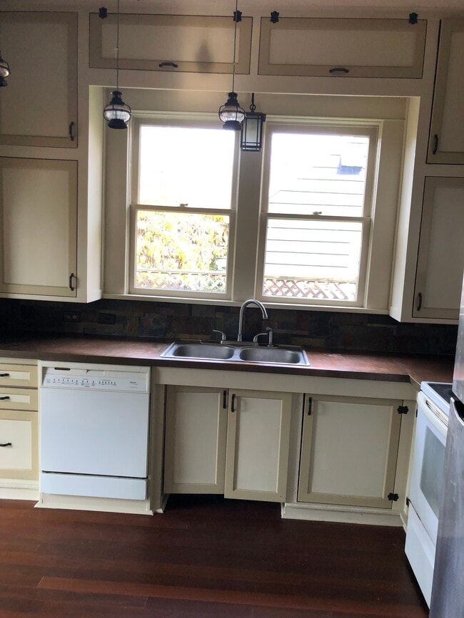 Building Photo - 6609 N Omaha Ave